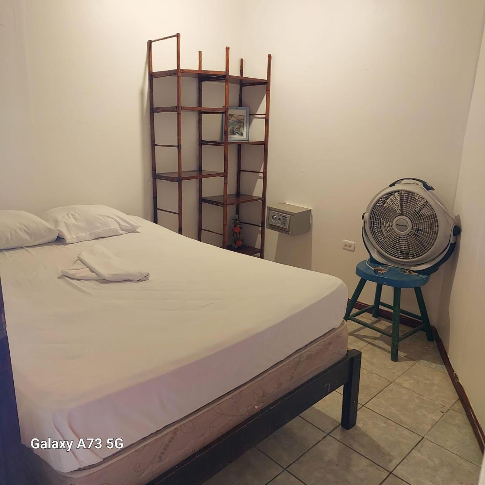 Costa Linda Art Hostel Мануель-Антоніо Екстер'єр фото