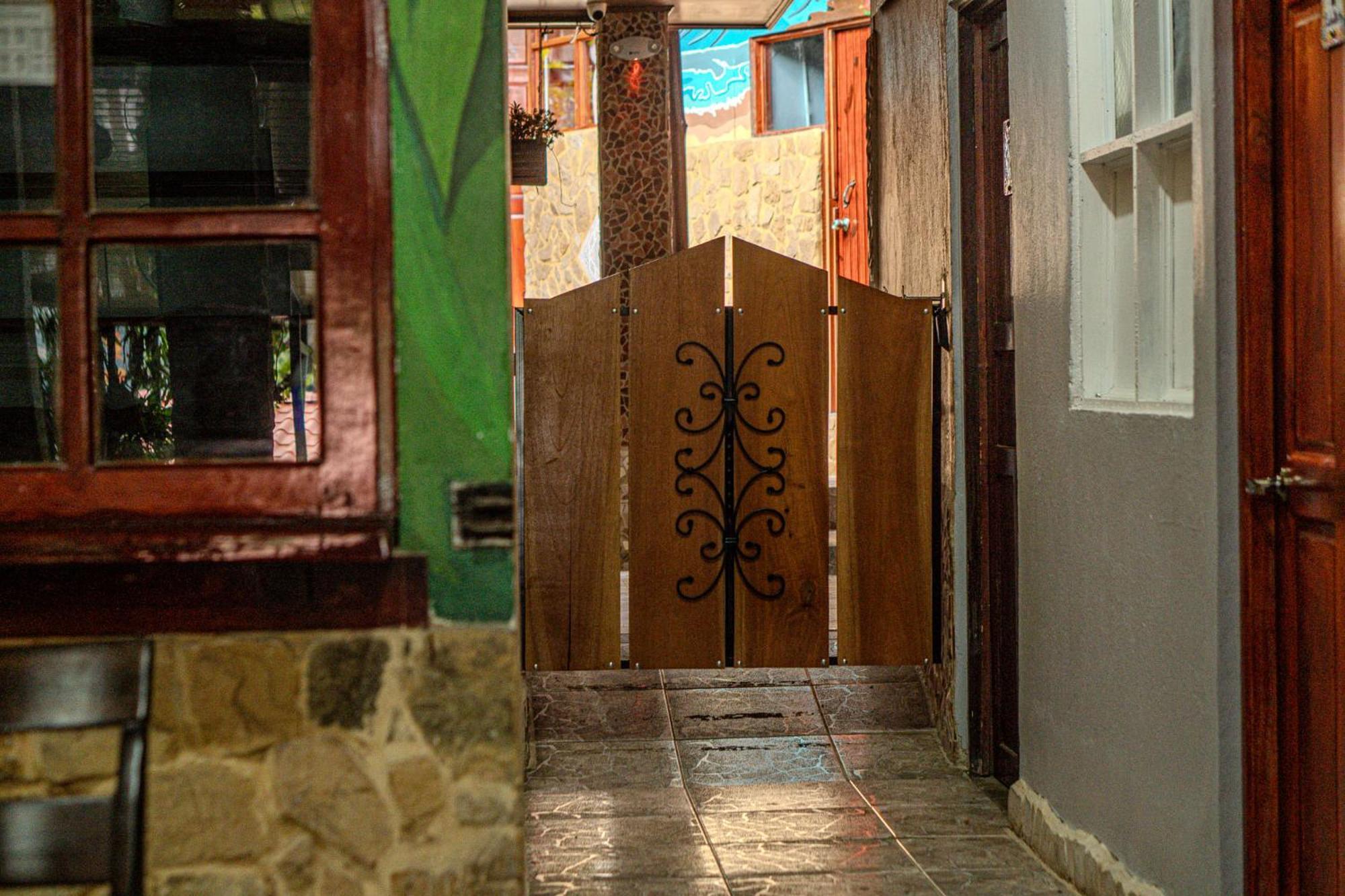 Costa Linda Art Hostel Мануель-Антоніо Екстер'єр фото