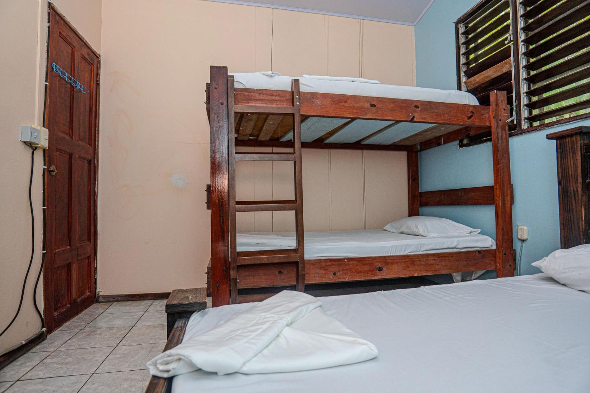Costa Linda Art Hostel Мануель-Антоніо Екстер'єр фото