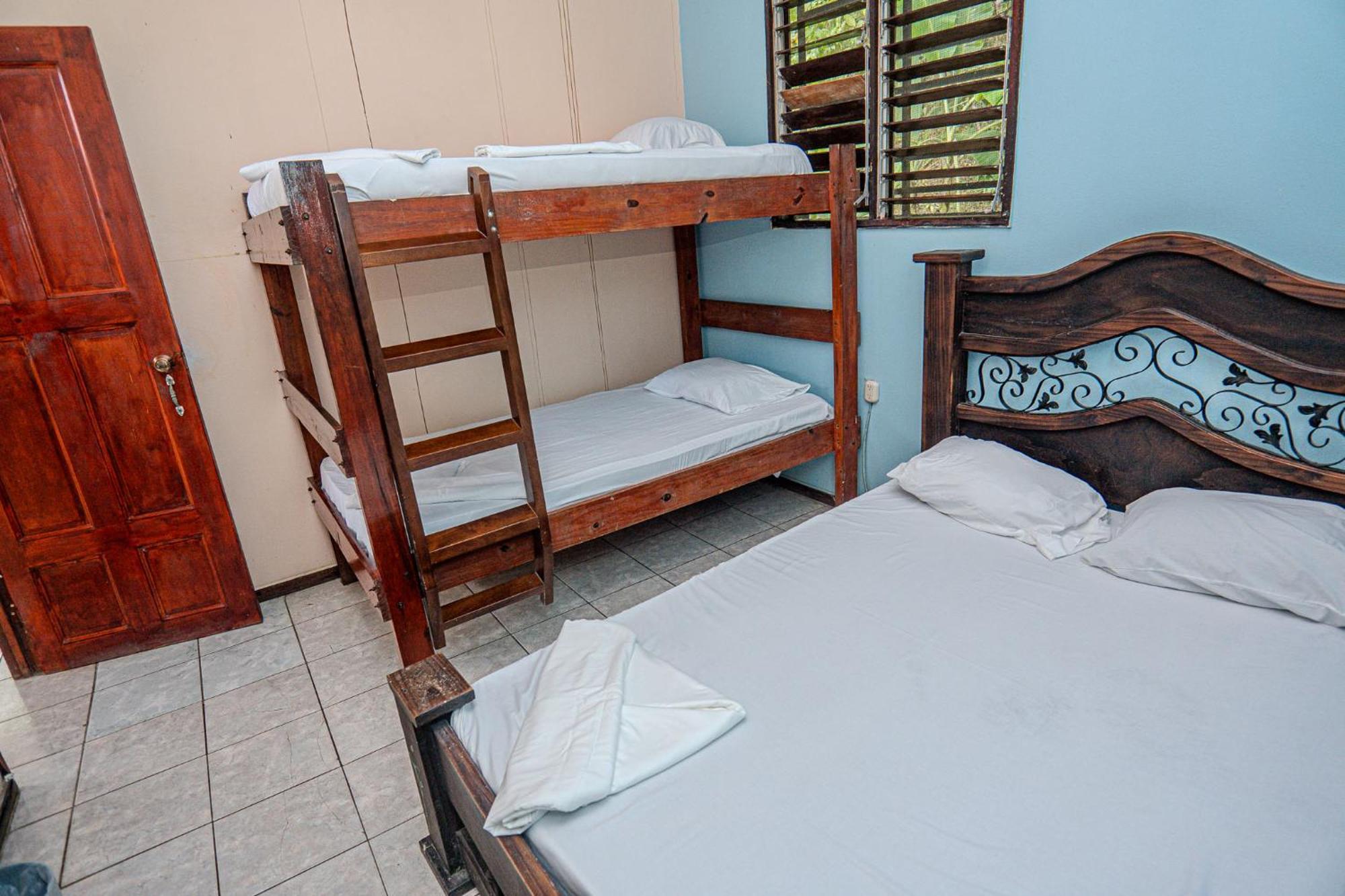 Costa Linda Art Hostel Мануель-Антоніо Екстер'єр фото